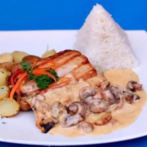 Pescado en salsa de champiñones
