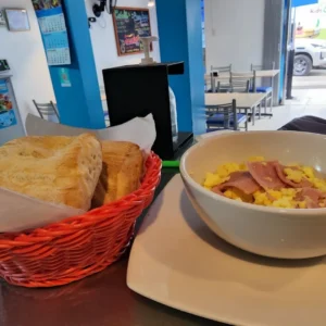 Huevo revuelto y jamón